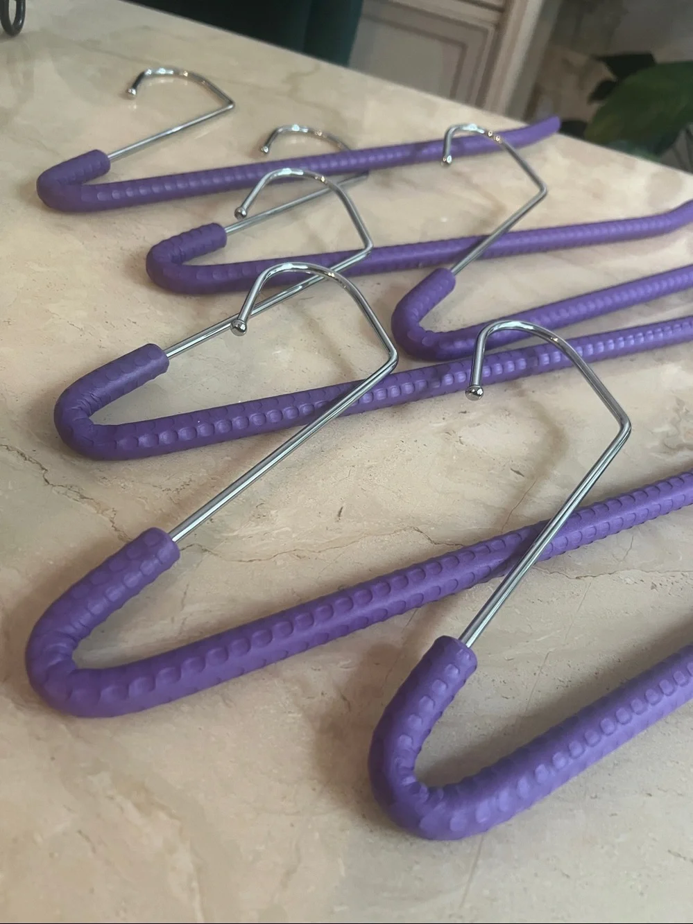 Set of Purple Non-Slip Clothing Hangers - 6 Pack